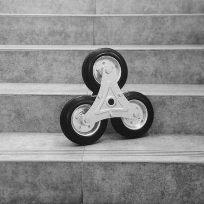 Rueda de tres ruedas para subir escaleras de 160 mm con rodamiento de rodillos